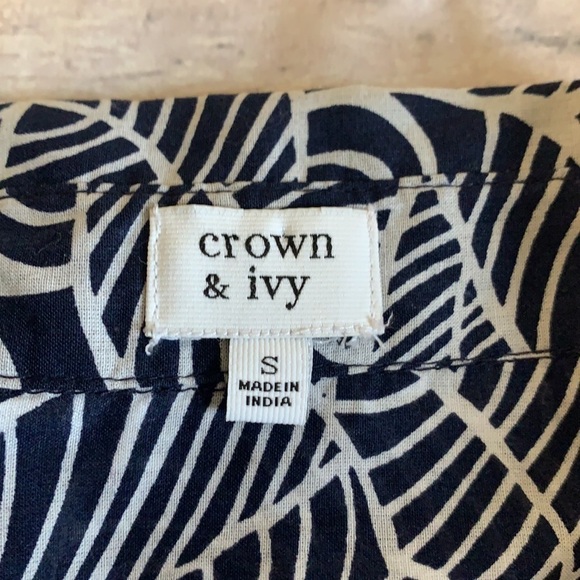 Crown & Ivy Button Down Blouse - Picture 8 of 13